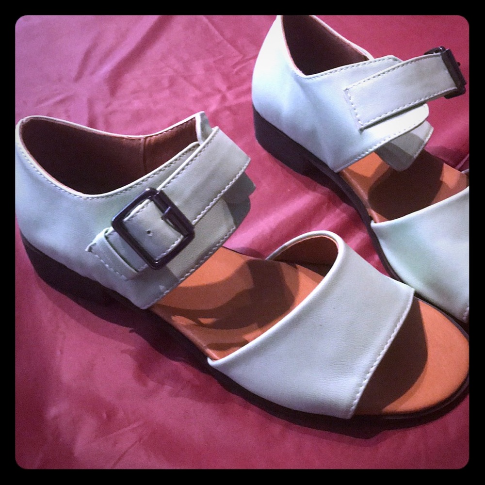 Women leather open toe flat -new